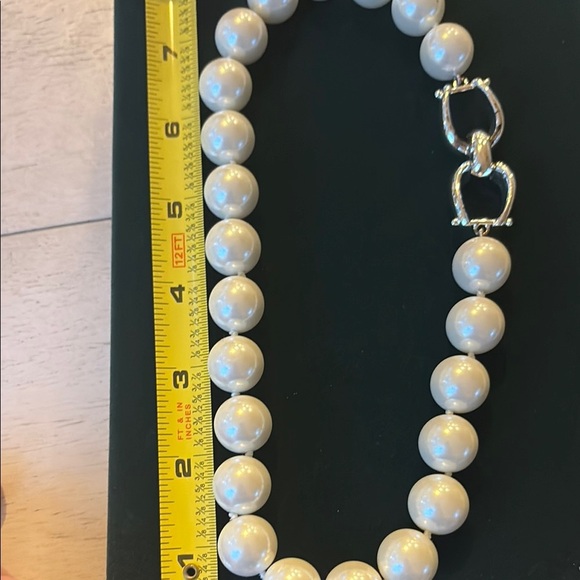 Ralph Lauren Elegant Pearl Necklace with Silver Tone Clasp - Picture 3 of 6